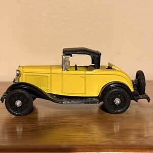 ERTL Classic Vehicles ‘32 Ford Roadster Die Cast Car